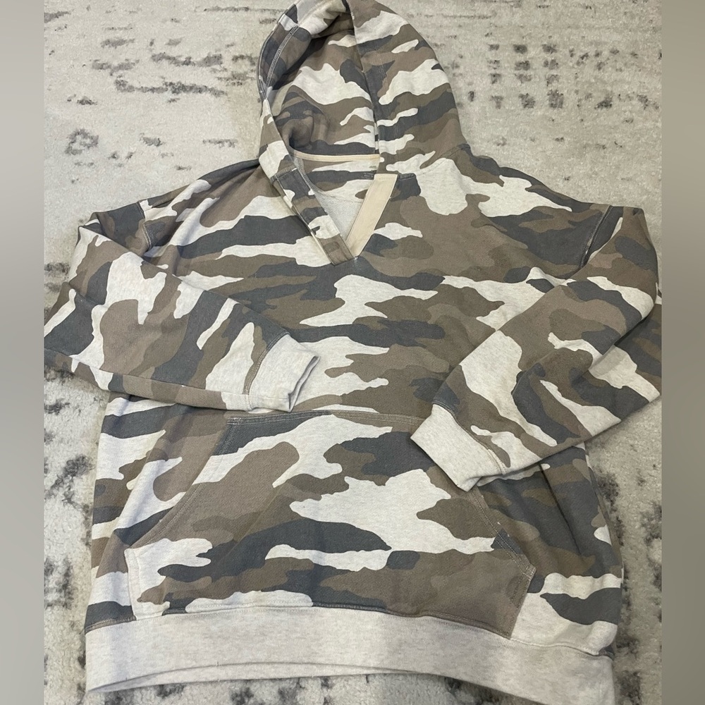 EUC Aerie Camouflage V-Neck Hoodie Small